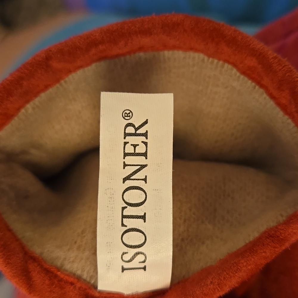 Isotoner Red Suede Leather Gloves Tan Soft Acrylic Lined Elastic Cuff Medium EUC - Picture 3 of 4